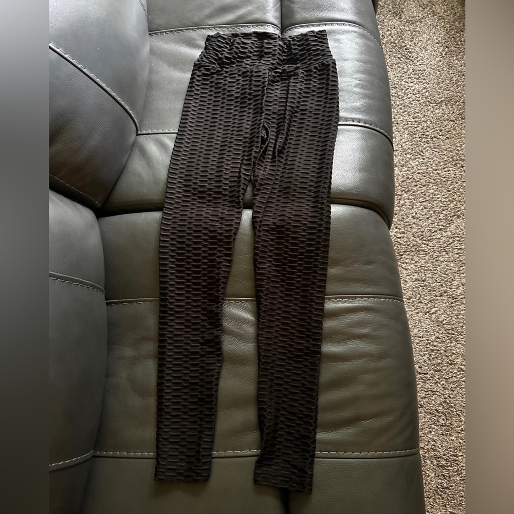 BLACK LEGGINGS SIZE SMALL USED**